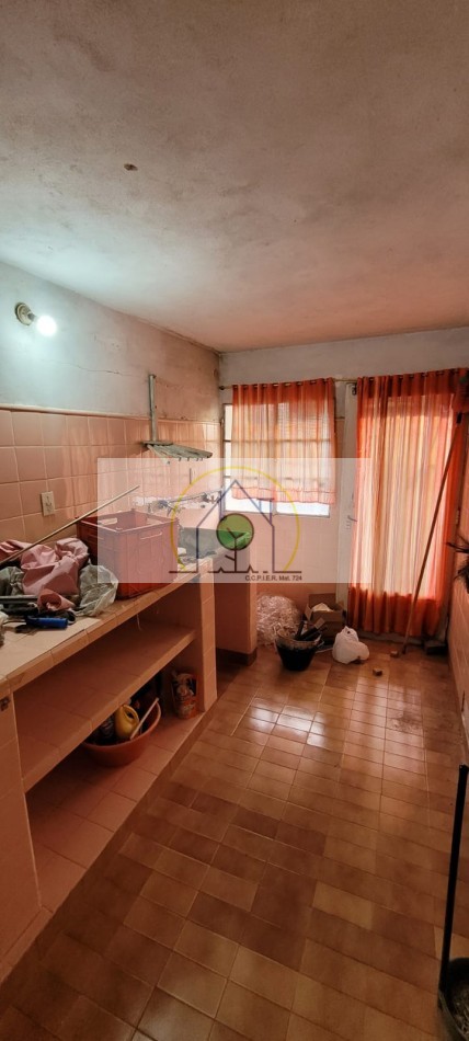 VENTA de CASA con LOCALES - DR. LUCIO d'AGOSTINO, PARANA