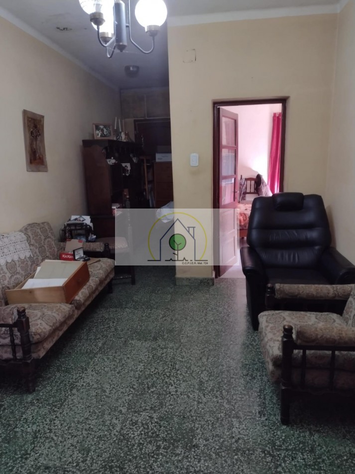 VENTA de CASA c/IMPORTANTE TERRENO - CRISOLOGO LARRALDE, PARANA