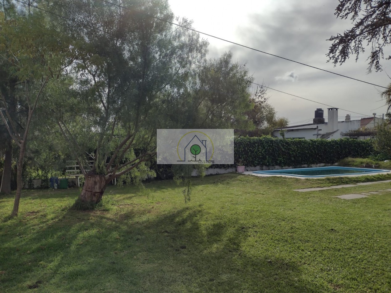 VENTA de CASA c/IMPORTANTE TERRENO - CRISOLOGO LARRALDE, PARANA