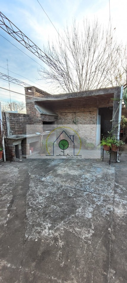 VENTA de CASA con LOCALES - DR. LUCIO d'AGOSTINO, PARANA
