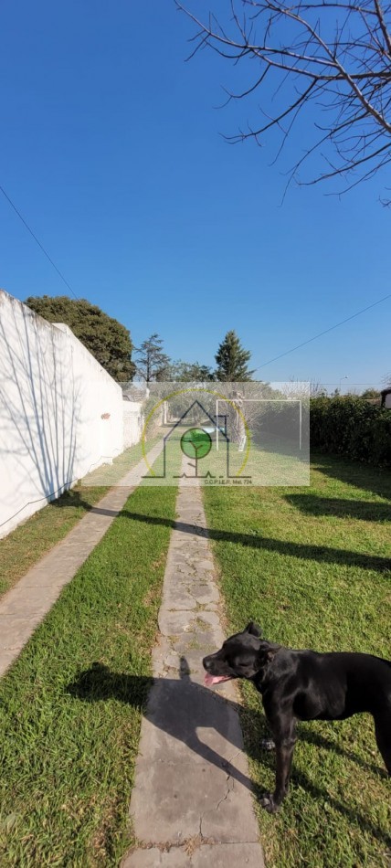 VENTA de CASA c/IMPORTANTE TERRENO - CRISOLOGO LARRALDE, PARANA