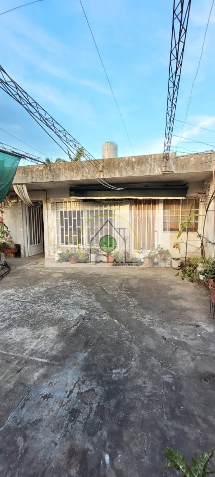 VENTA de CASA con LOCALES - DR. LUCIO d'AGOSTINO, PARANA