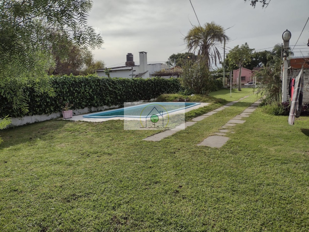 VENTA de CASA c/IMPORTANTE TERRENO - CRISOLOGO LARRALDE, PARANA