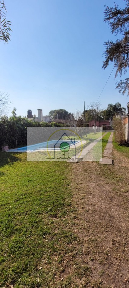 VENTA de CASA c/IMPORTANTE TERRENO - CRISOLOGO LARRALDE, PARANA