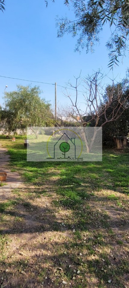 VENTA de CASA c/IMPORTANTE TERRENO - CRISOLOGO LARRALDE, PARANA